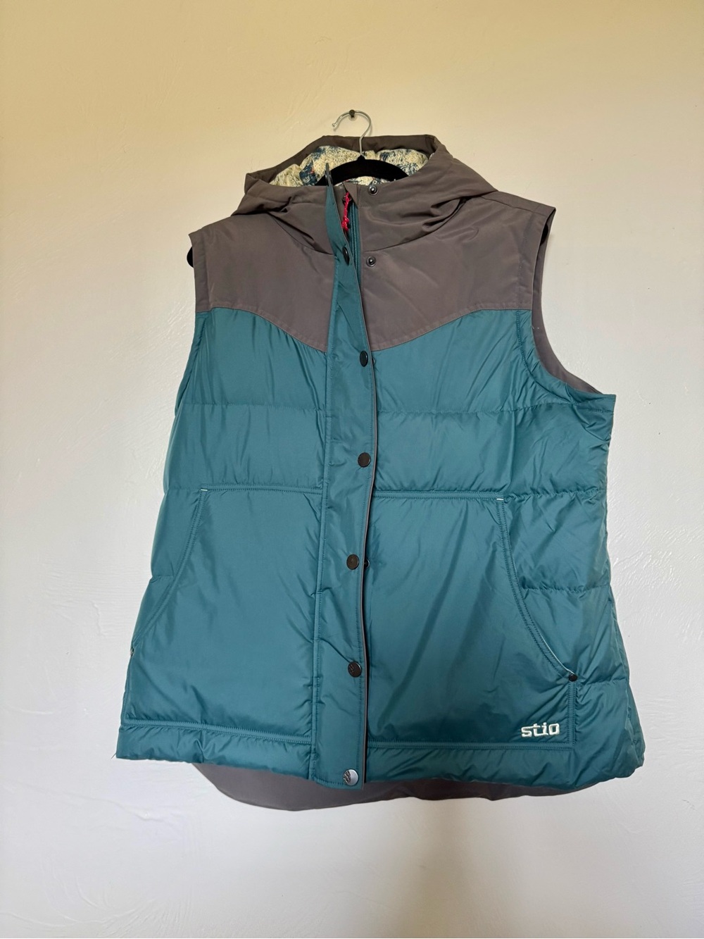 Stio W’s Woodson Down Hooded Vest